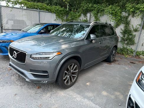 Used 2018 Volvo XC90 T6 Momentum w/ Convenience Package AWD/4WD image 3