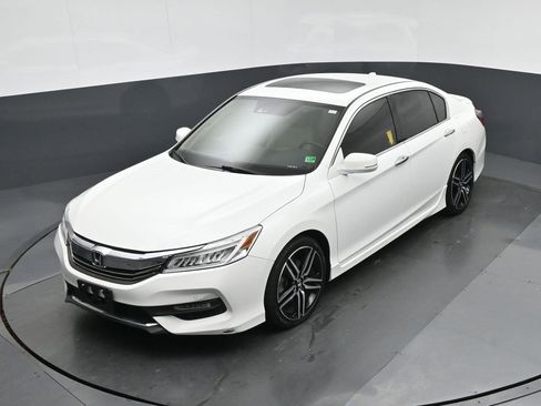 Used 2017 Honda Accord Touring image 62