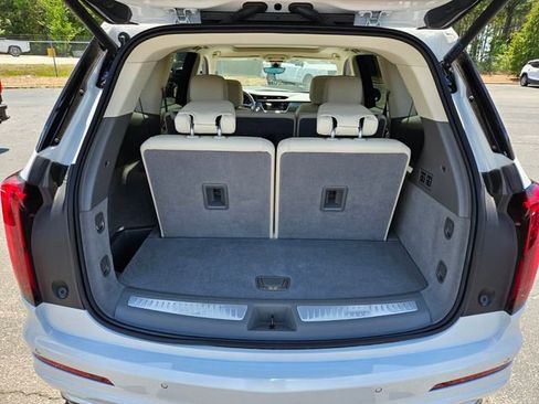 Certified 2025 Cadillac XT6 Premium Luxury w/ Technology Package FWD image 18