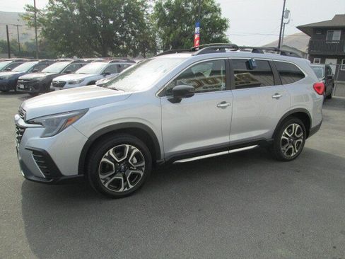 Used 2025 Subaru Ascent Touring w/ Popular Package #2 AWD/4WD image 3