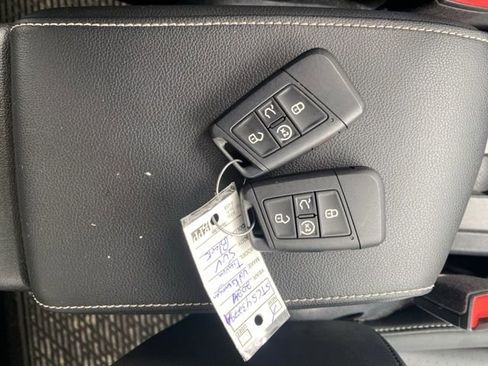 Used 2024 Volkswagen Tiguan SE w/ Panoramic Sunroof Package AWD/4WD image 26