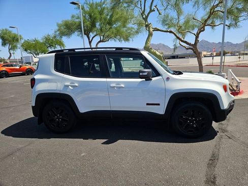 Used 2018 Jeep Renegade Trailhawk AWD/4WD image 4