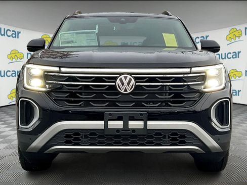 New 2026 Volkswagen Atlas Peak Edition image 3