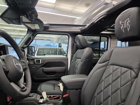 New 2025 Jeep Wrangler Unlimited Rubicon w/ Technology Group image 14