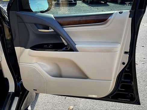 Used 2018 Lexus LX 570 4WD image 23