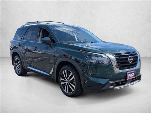Used 2025 Nissan Pathfinder Platinum w/ Cargo Package AWD/4WD image 3