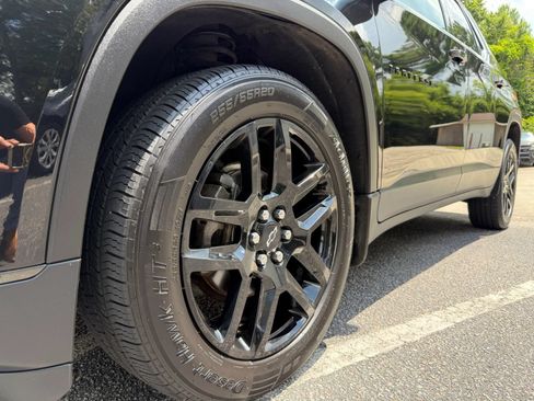 Used 2020 Chevrolet Traverse LT w/ LPO, Blackout Package FWD image 29