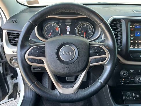 Used 2018 Jeep Cherokee Limited image 19