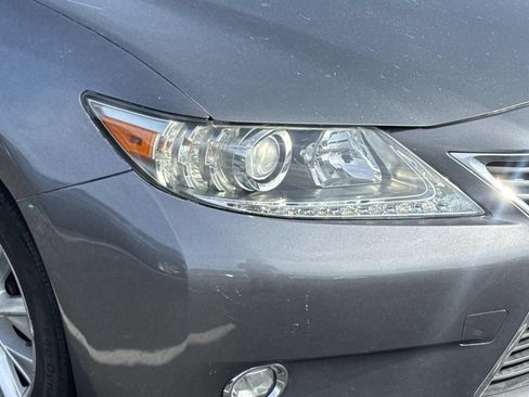 Used 2014 Lexus ES 300h w/ Luxury Package w/Bamboo Trim FWD image 5