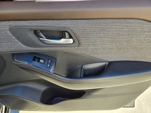 Used 2021 Nissan Rogue SV image 22