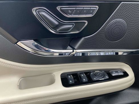 New 2026 Lincoln Corsair Premiere image 17