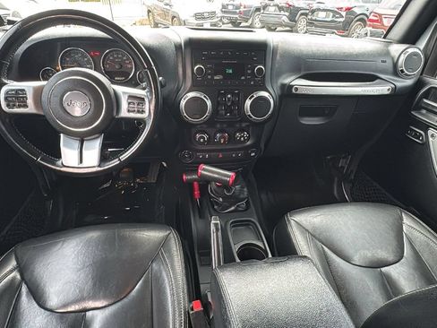 Used 2017 Jeep Wrangler Unlimited Rubicon w/ Max Tow Package AWD/4WD image 24