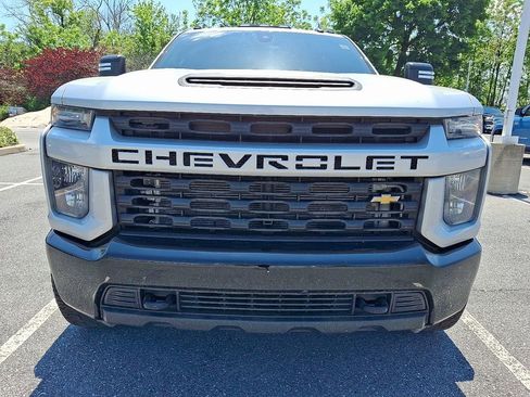 Used 2021 Chevrolet Silverado 2500 Custom w/ Custom Value Package AWD/4WD image 2