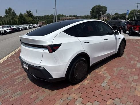 Used 2026 Tesla Model Y 2WD image 36