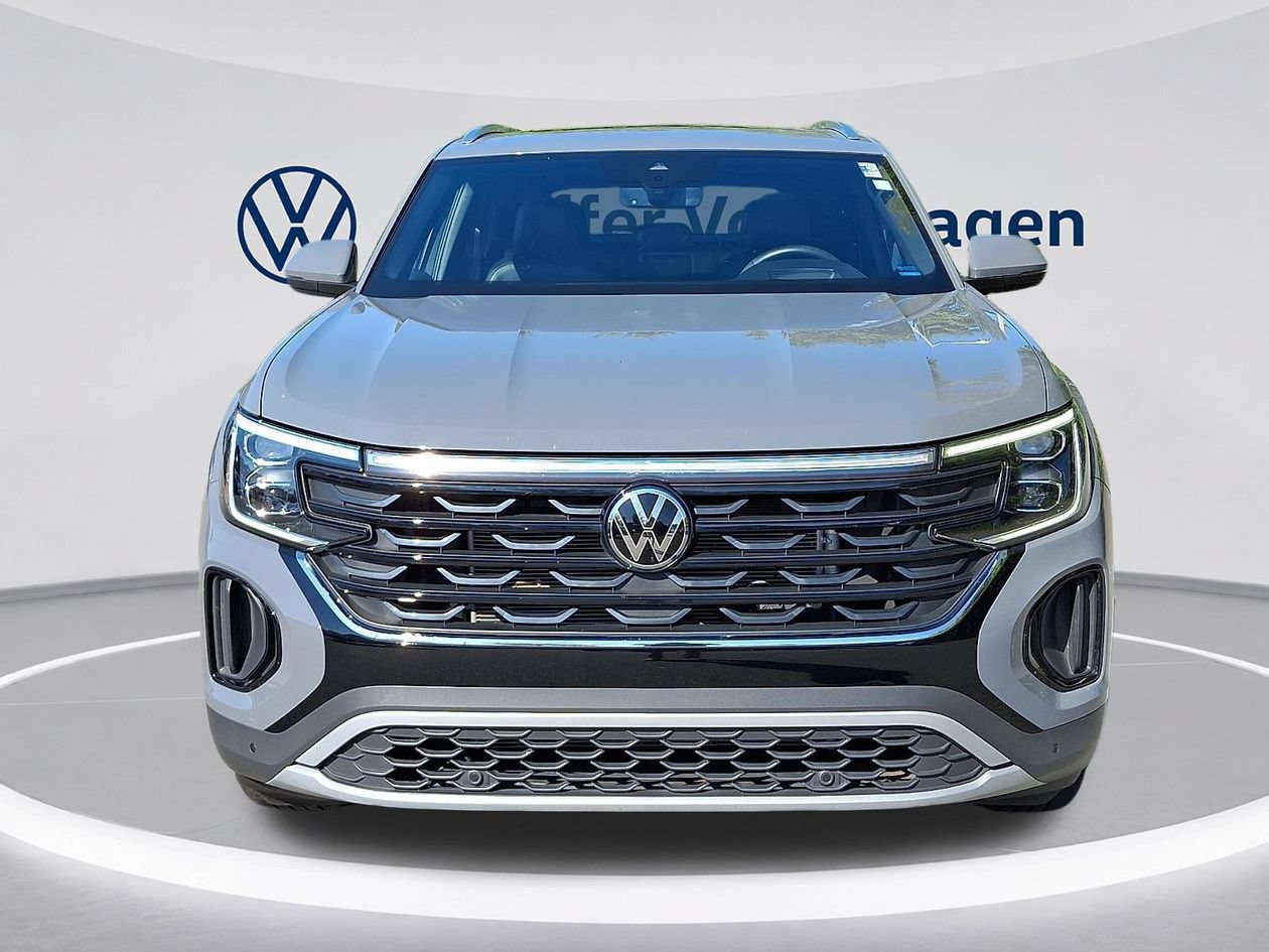 Used 2025 Volkswagen Atlas Cross Sport SEL AWD/4WD image 2