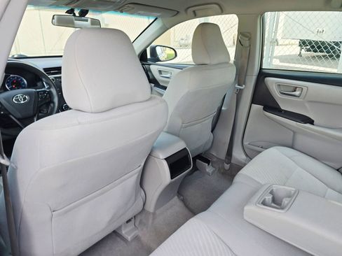 Used 2017 Toyota Camry LE FWD image 40