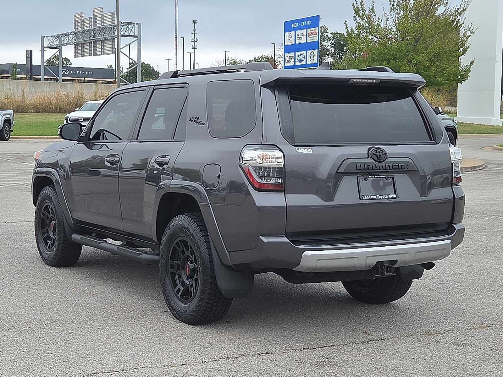 Used 2023 Toyota 4Runner TRD Off-Road Premium w/ Moonroof Package AWD/4WD image 4