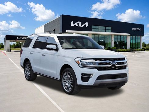 Used 2024 Ford Expedition Limited AWD/4WD image 3
