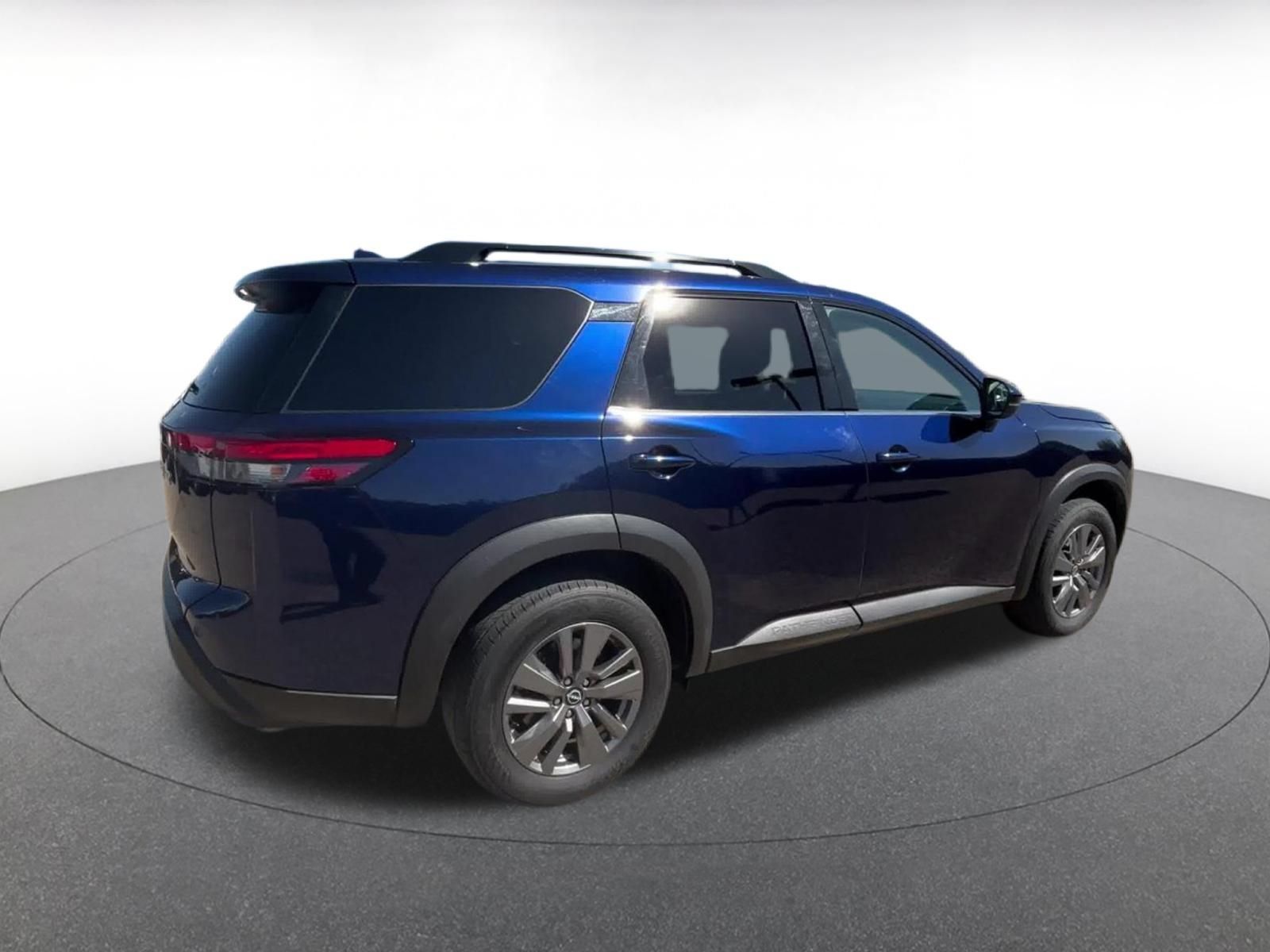 Used 2025 Nissan Pathfinder SV FWD image 13