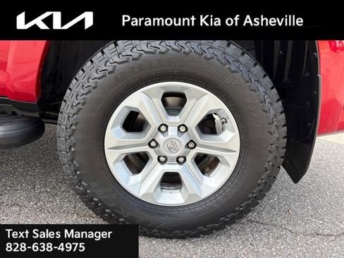 Used 2018 Toyota 4Runner SR5 Premium image 30