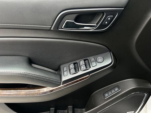 Used 2018 Chevrolet Suburban LT image 6