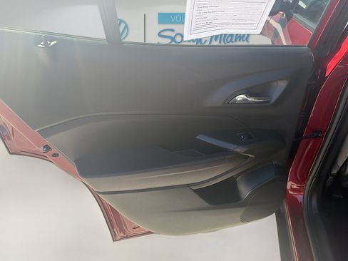 Used 2024 Chevrolet Trax LS w/ LS Convenience Package FWD image 25