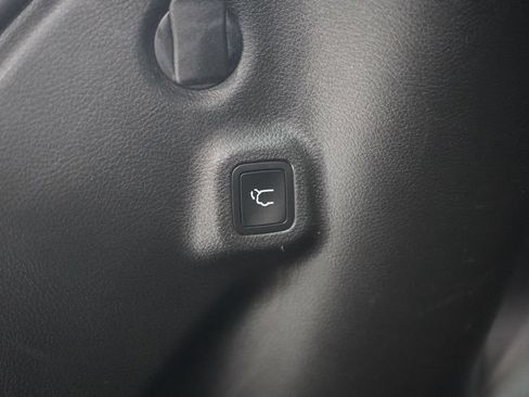 Used 2025 Jeep Compass Latitude w/ Sun & Sound Group AWD/4WD image 43