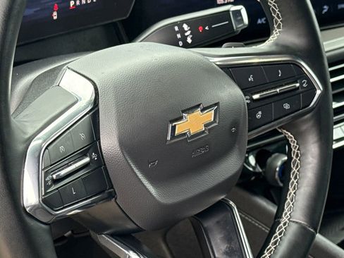 Used 2025 Chevrolet Traverse LT image 29