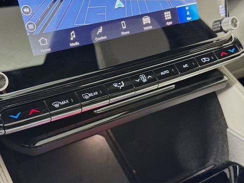 Used 2025 Jeep Wagoneer 4WD w/ Convenience Group I image 16