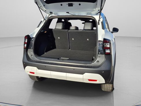 Certified 2025 Nissan Kicks SR FWD image 11