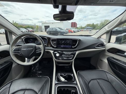 Used 2021 Chrysler Pacifica Limited w/ Premium & Safety Sphere Group FWD image 29