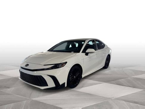 Used 2025 Toyota Camry SE FWD image 4