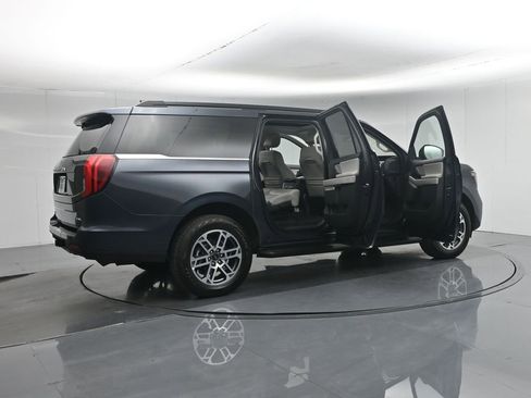 Used 2025 Ford Expedition Max Active AWD/4WD image 6