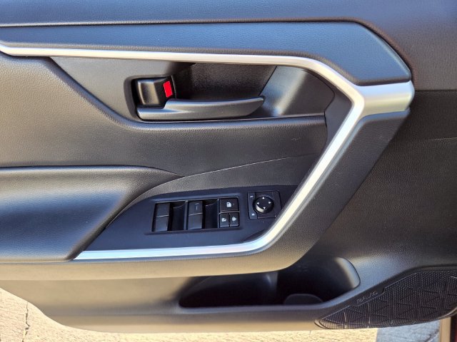 Used 2019 Toyota RAV4 LE w/ Carpet Mat Package FWD image 17