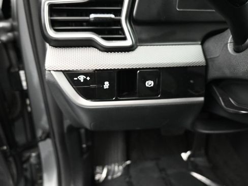 Used 2024 Kia Sportage LX AWD/4WD image 12