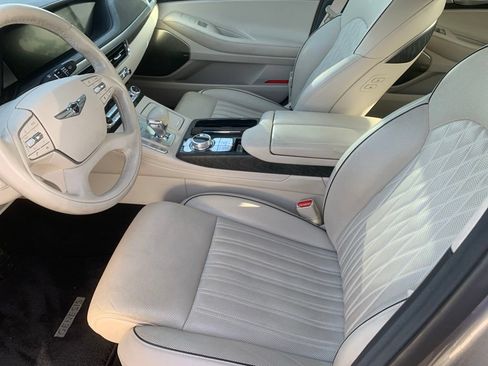 Used 2022 Genesis G90 3.3T Premium RWD image 3