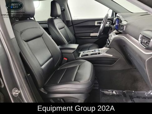 Used 2023 Ford Explorer XLT w/ Equipment Group 202A AWD/4WD image 17