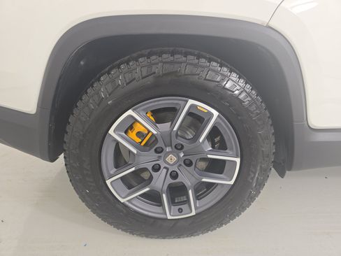 Used 2024 Rivian R1T Adventure AWD/4WD image 12