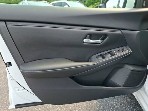 Used 2025 Nissan Sentra SV FWD image 15