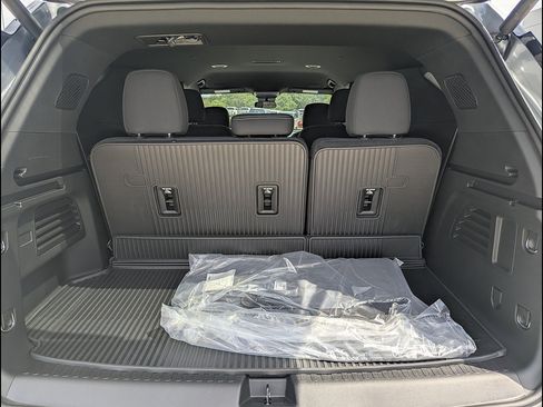 New 2027 Chevrolet Traverse LT w/ Midnight/Sport Edition FWD image 16