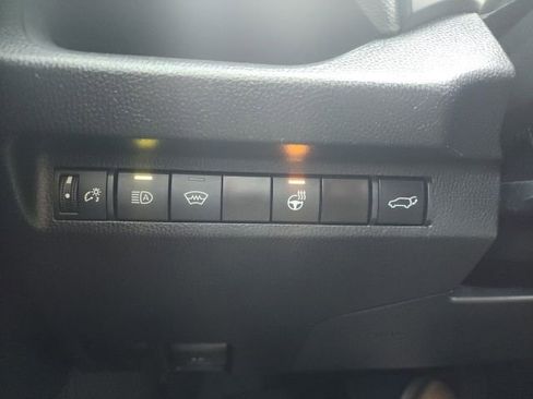 Used 2023 Toyota RAV4 XLE Premium image 28