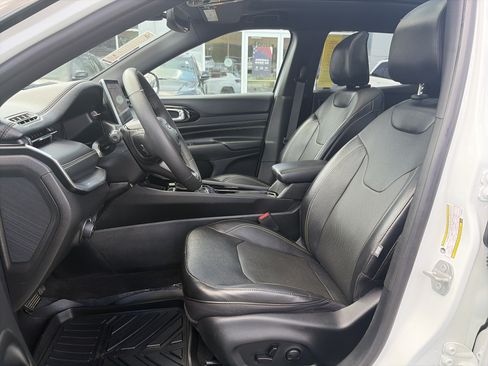 Used 2023 Jeep Compass High Altitude AWD/4WD image 10