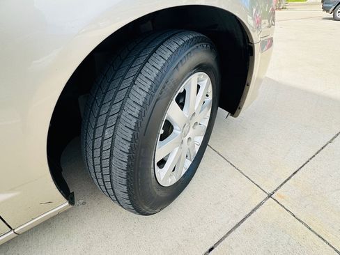 Used 2014 Chrysler Town & Country Touring FWD image 33