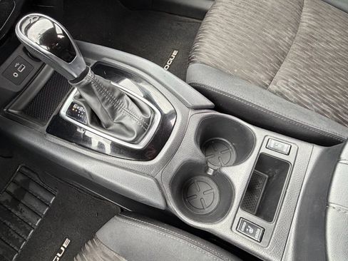 Used 2018 Nissan Rogue SV w/ Premium Package image 31