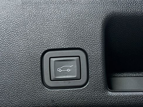 Used 2025 Chevrolet Equinox EV LT w/ Convenience Package image 27