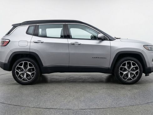 Used 2025 Jeep Compass Limited image 11