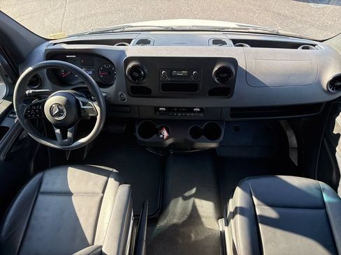 Used 2022 Mercedes-Benz Sprinter 1500 image 11