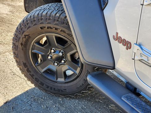 Used 2022 Jeep Gladiator Mojave image 13