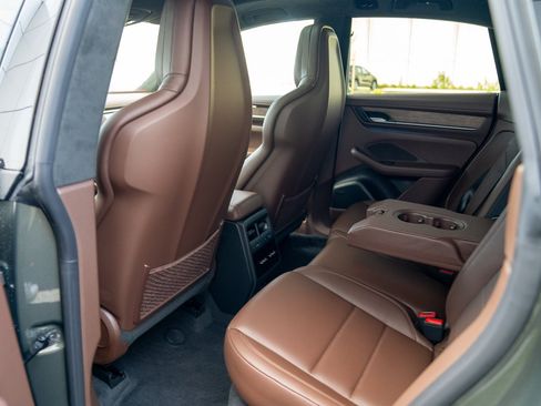 Certified 2025 Porsche Macan Turbo Electric AWD/4WD image 22
