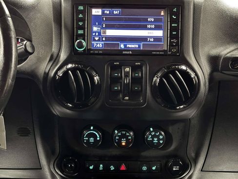 Used 2015 Jeep Wrangler Unlimited Sahara AWD/4WD image 23
